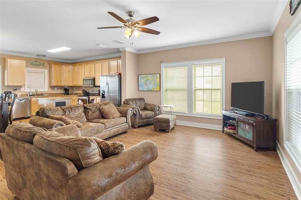 461 Lake Breeze Rd - Photo 3 of 12