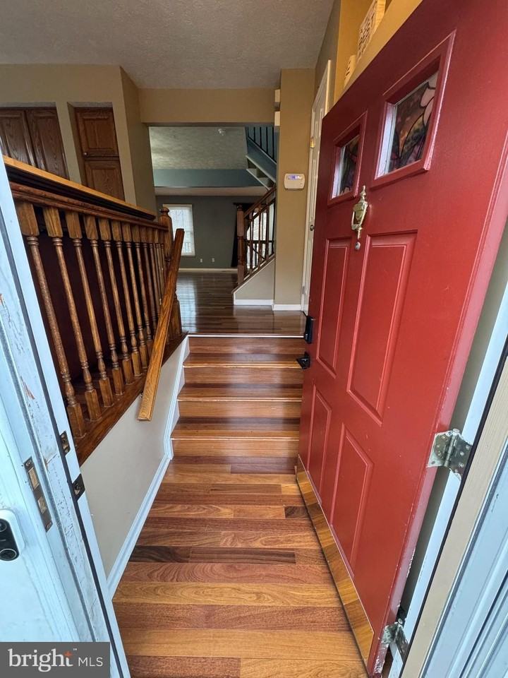 2108 Commodore Ct - Photo 2 of 38