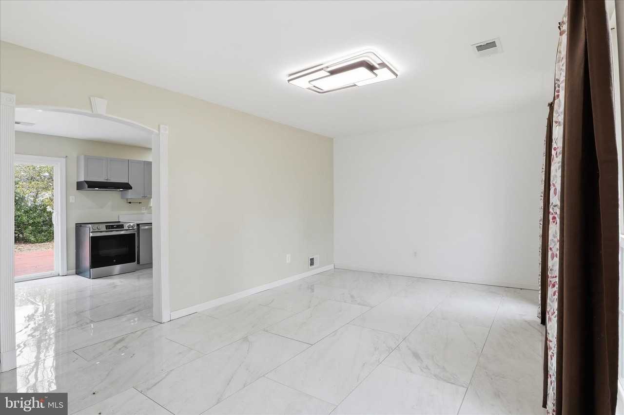 3454 Tamarack Court - Photo 4 of 37