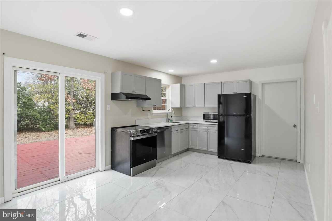 3454 Tamarack Court - Photo 7 of 37