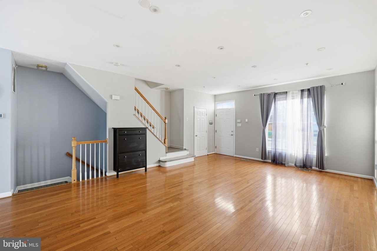 554 Ellison Ct - Photo 2 of 35