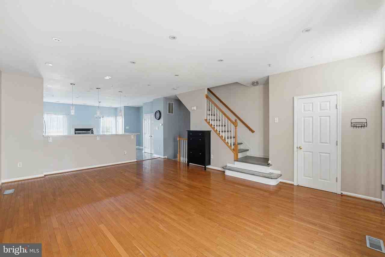 554 Ellison Ct - Photo 3 of 35