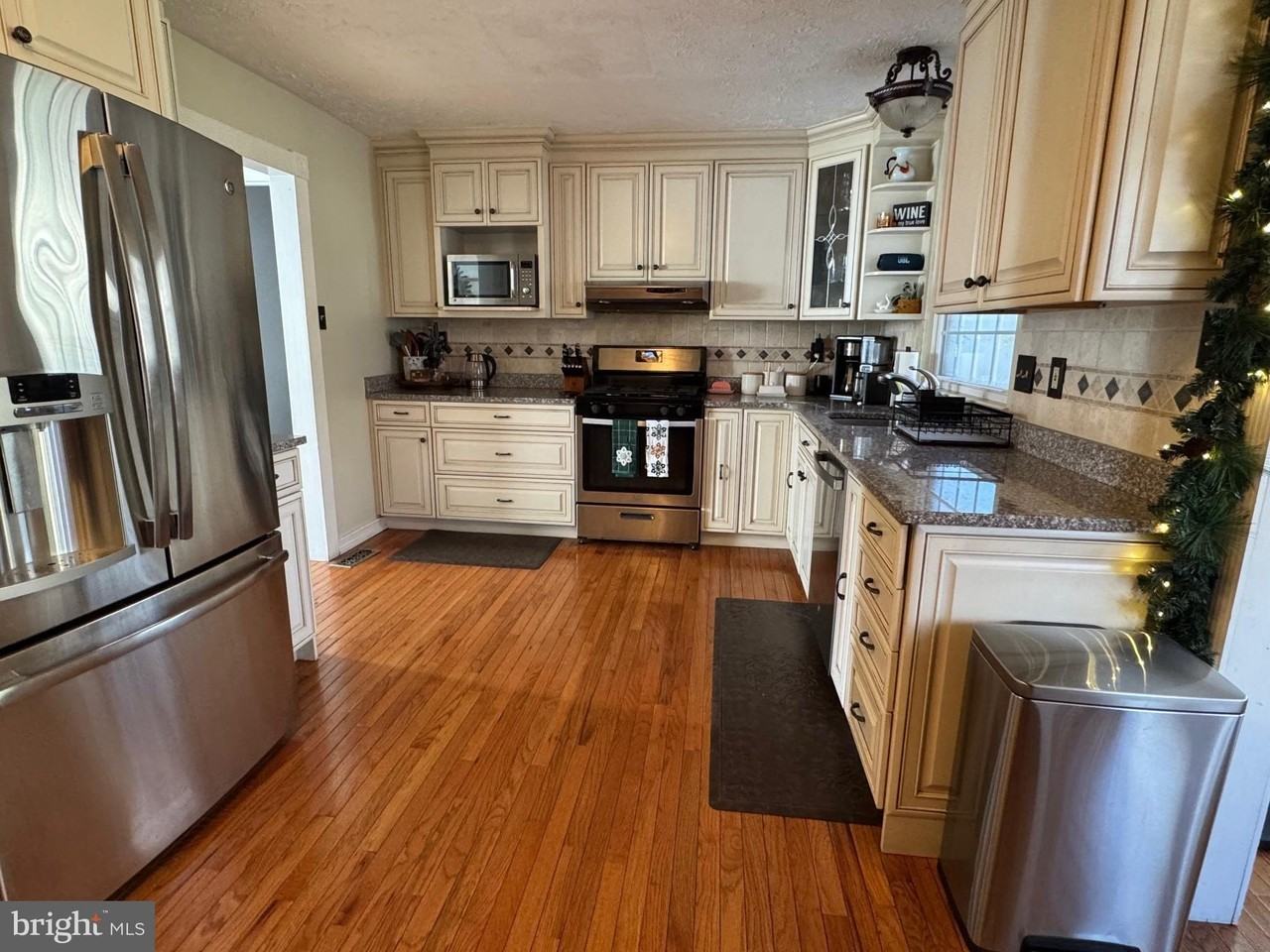 3132 Laurel View Drive - Photo 5 of 40