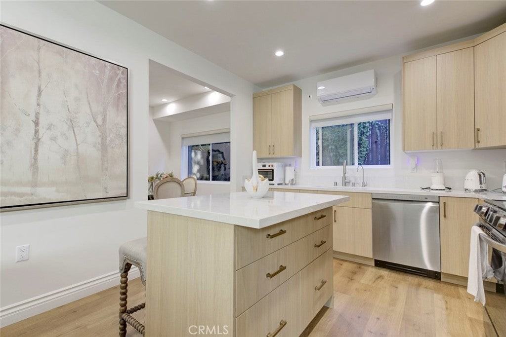 5208 Goodland Avenue - Photo 6 of 21