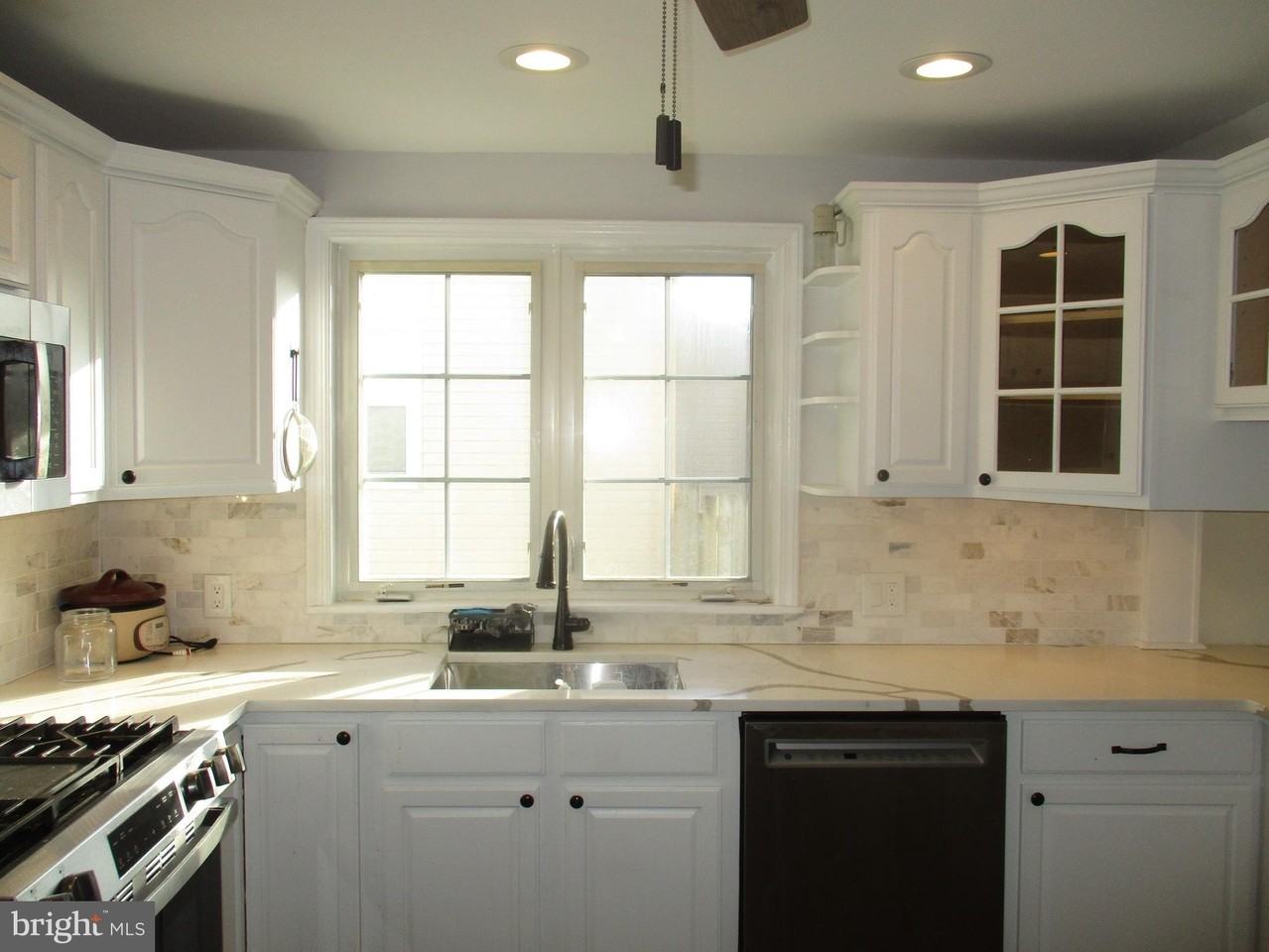 121 Hoover Avenue - Photo 3 of 12