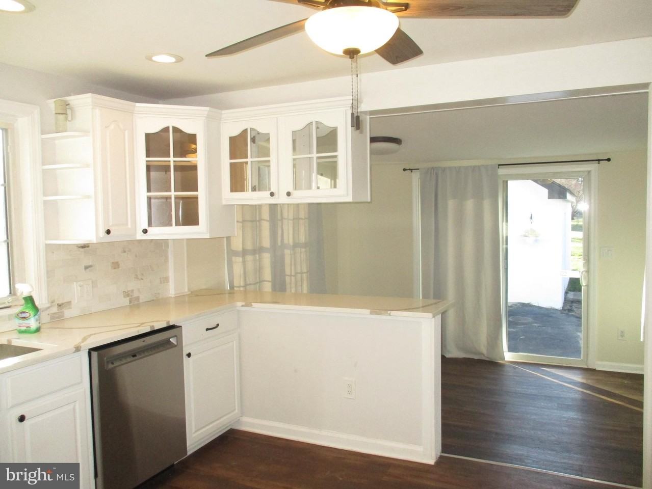 121 Hoover Avenue - Photo 4 of 12