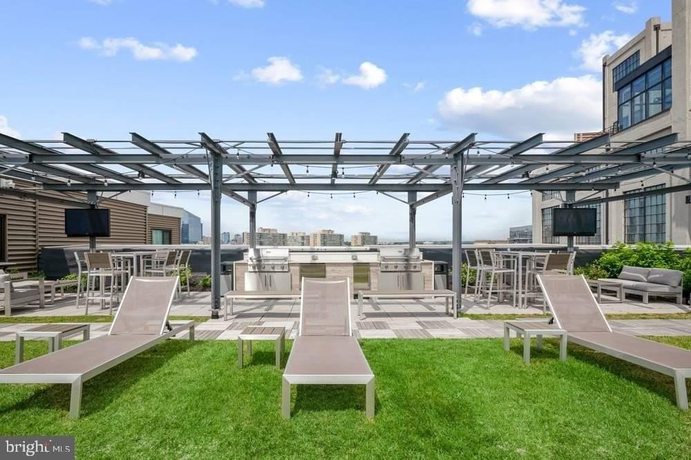 1901 Callowhill St Apt 912-39 #912 - Photo 5 of 17