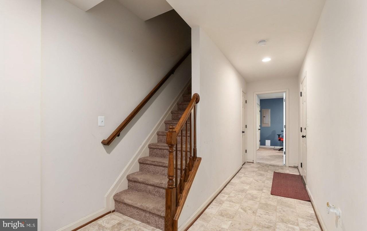 18434 Congressional Circle - Photo 3 of 31