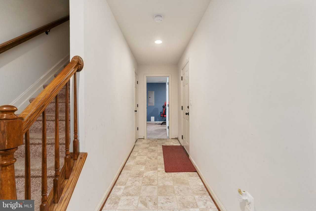 18434 Congressional Circle - Photo 4 of 31