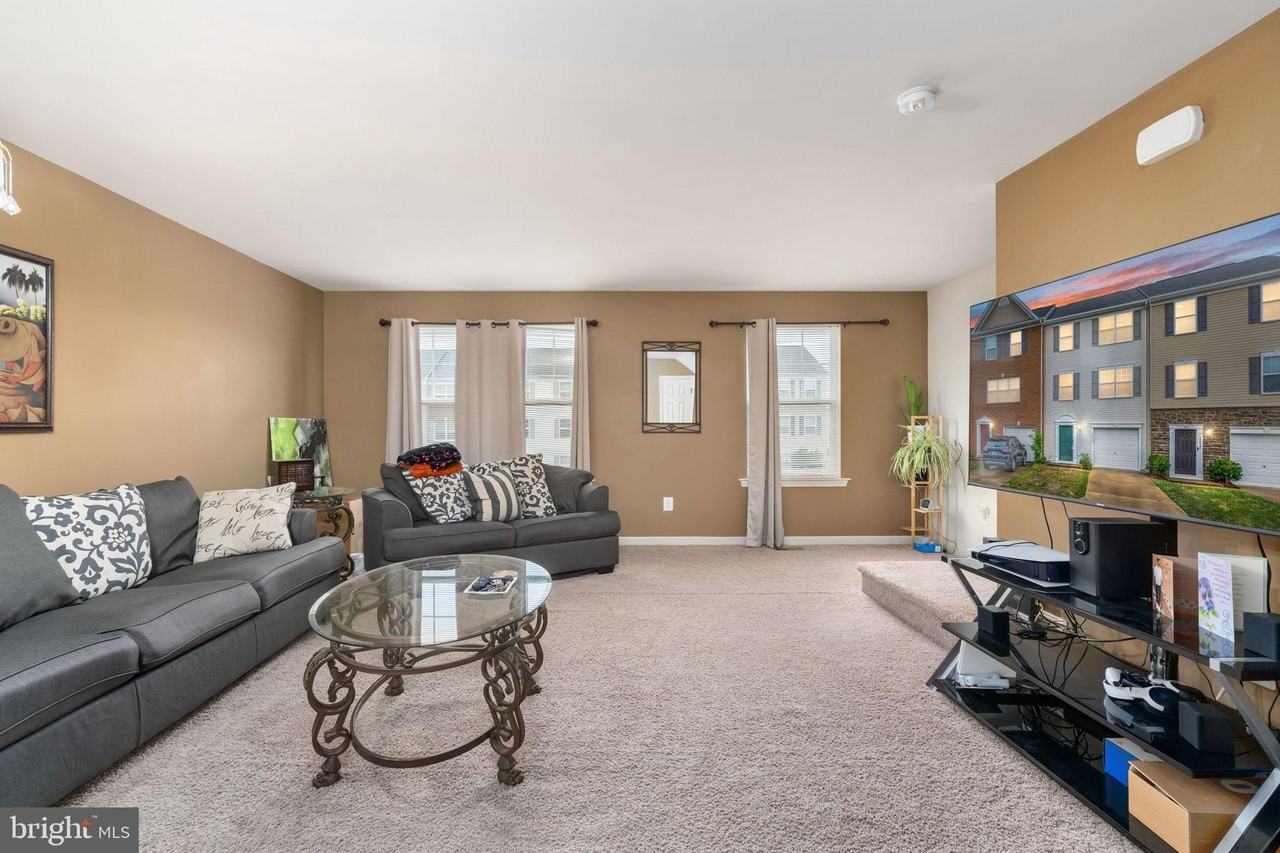 18434 Congressional Circle - Photo 6 of 31