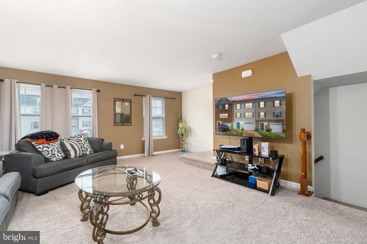 18434 Congressional Circle - Photo 7 of 31