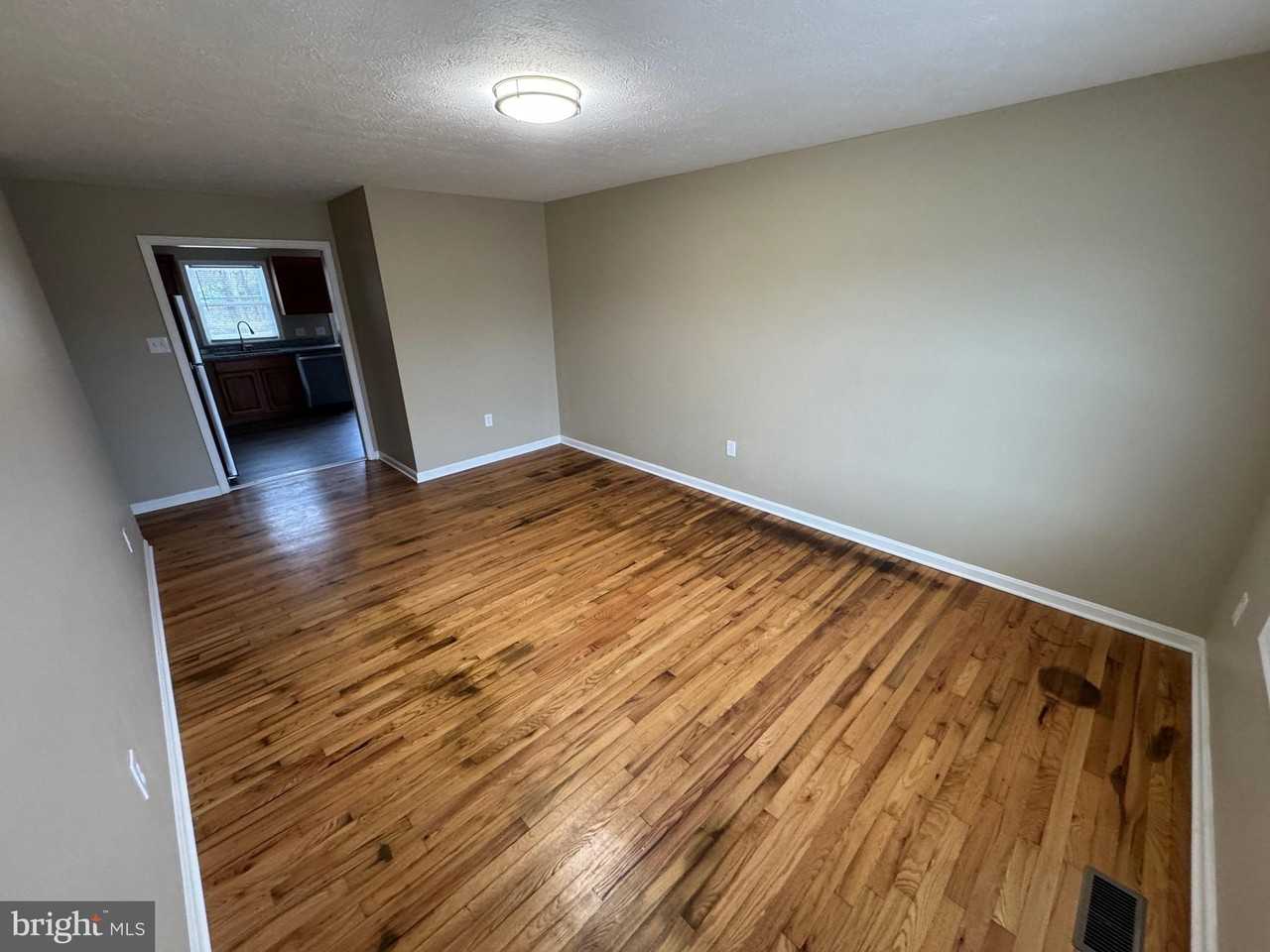 125 Longstreet Avenue - Photo 2 of 16