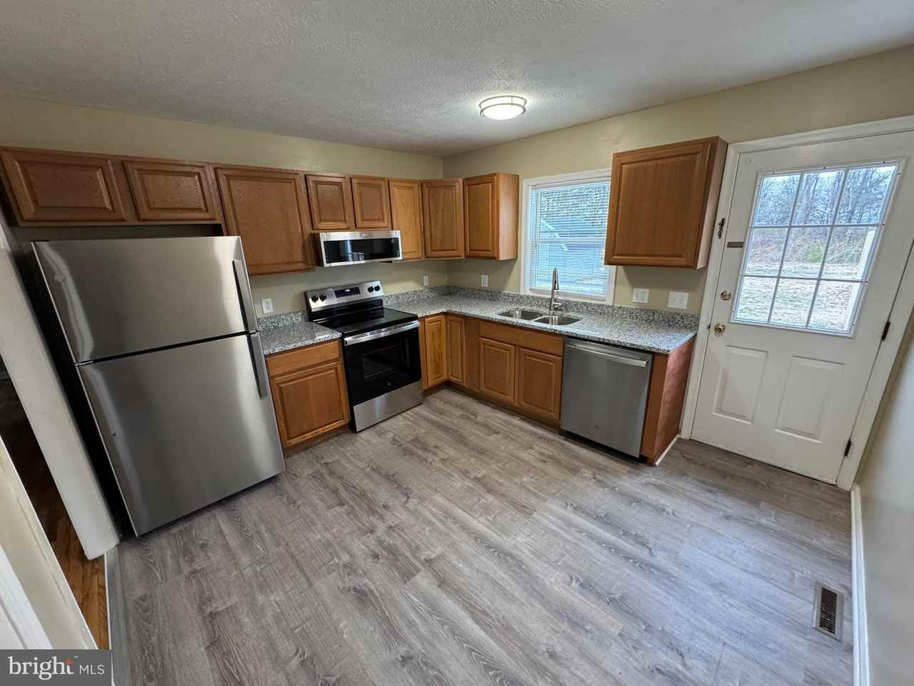 125 Longstreet Avenue - Photo 5 of 16