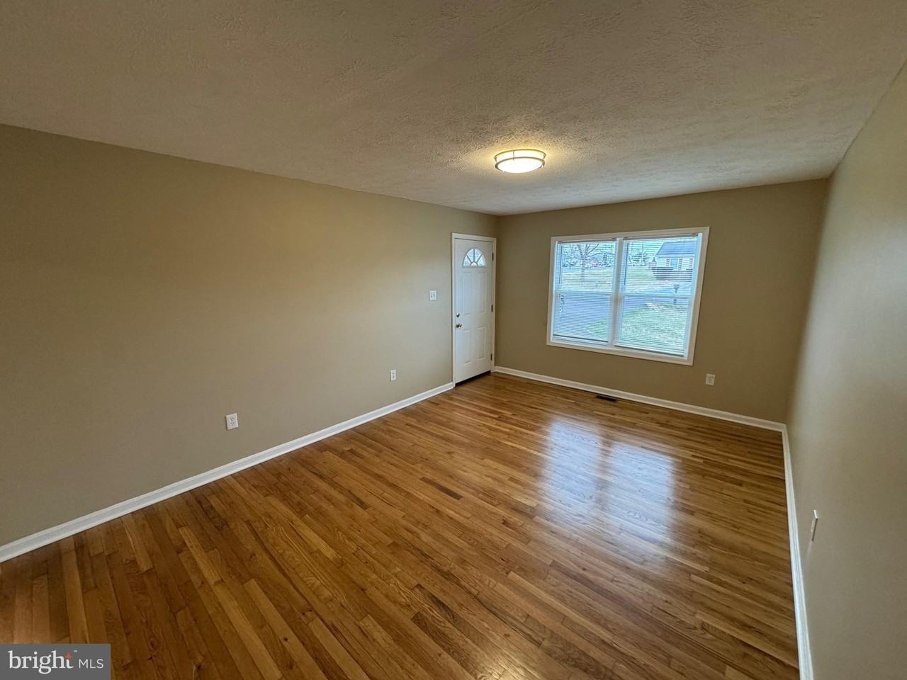 127 Longstreet Avenue - Photo 3 of 18