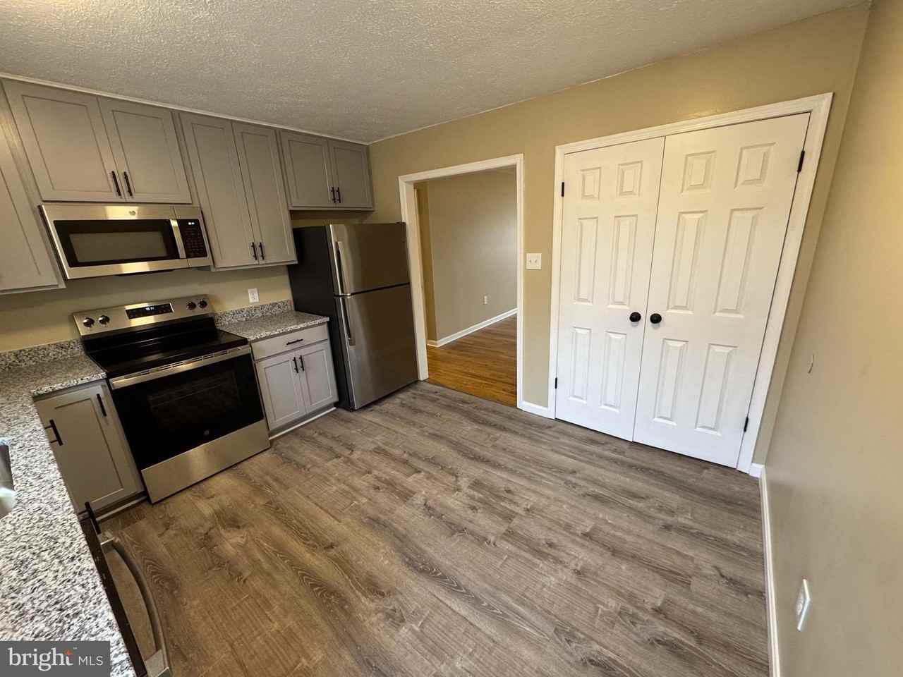 127 Longstreet Avenue - Photo 6 of 18