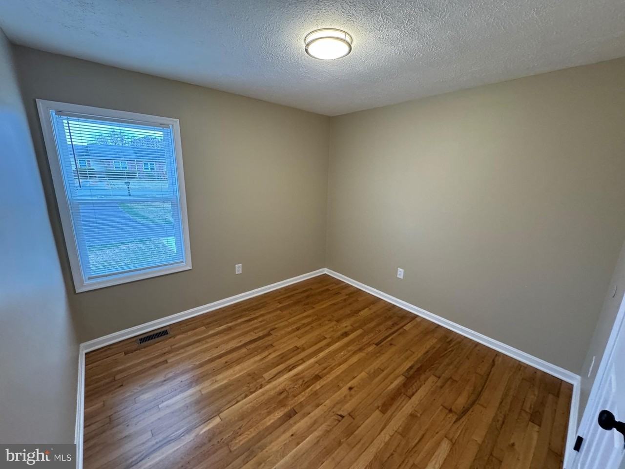 127 Longstreet Avenue - Photo 7 of 18