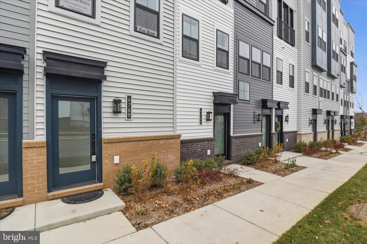 4768 Sully Point Ln - Photo 3 of 26