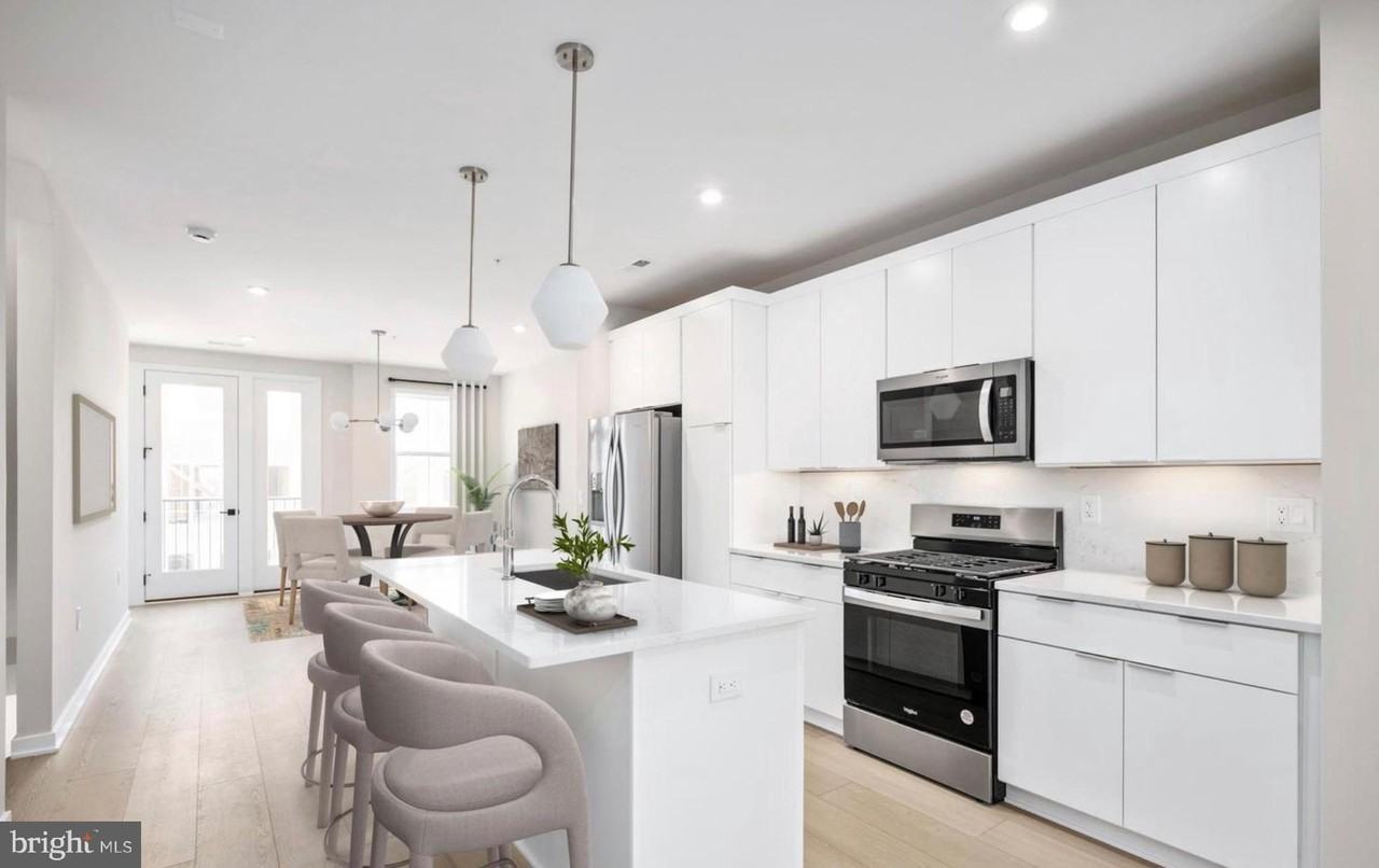 4768 Sully Point Ln - Photo 5 of 26