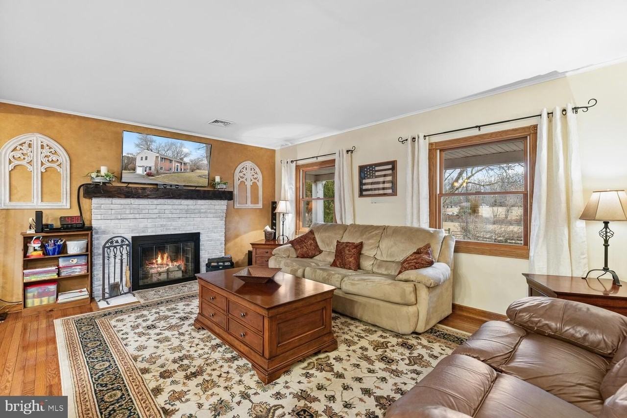 1573 Garrisonville Road - Photo 5 of 50