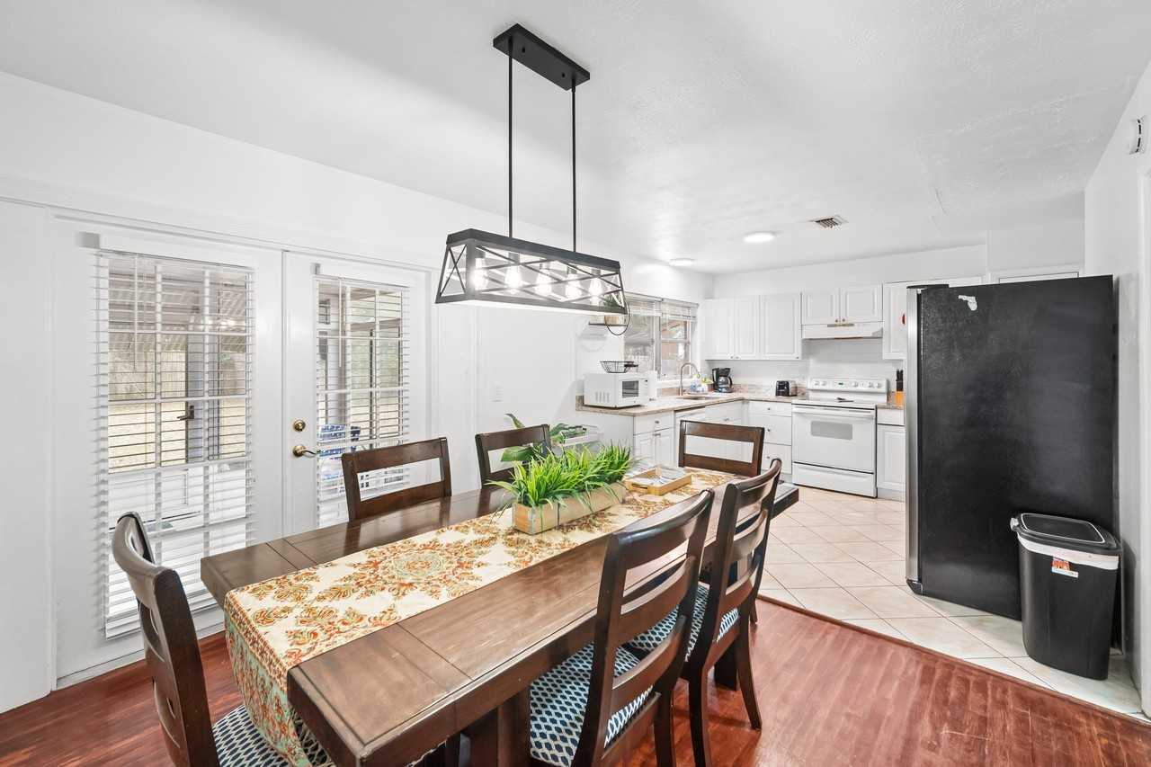 Perrine Drive - Photo 4 of 28