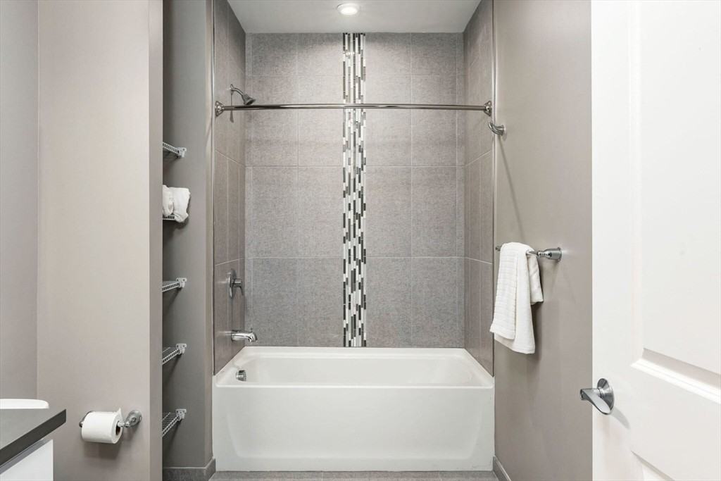 Essex St #608 - Photo 3 of 9