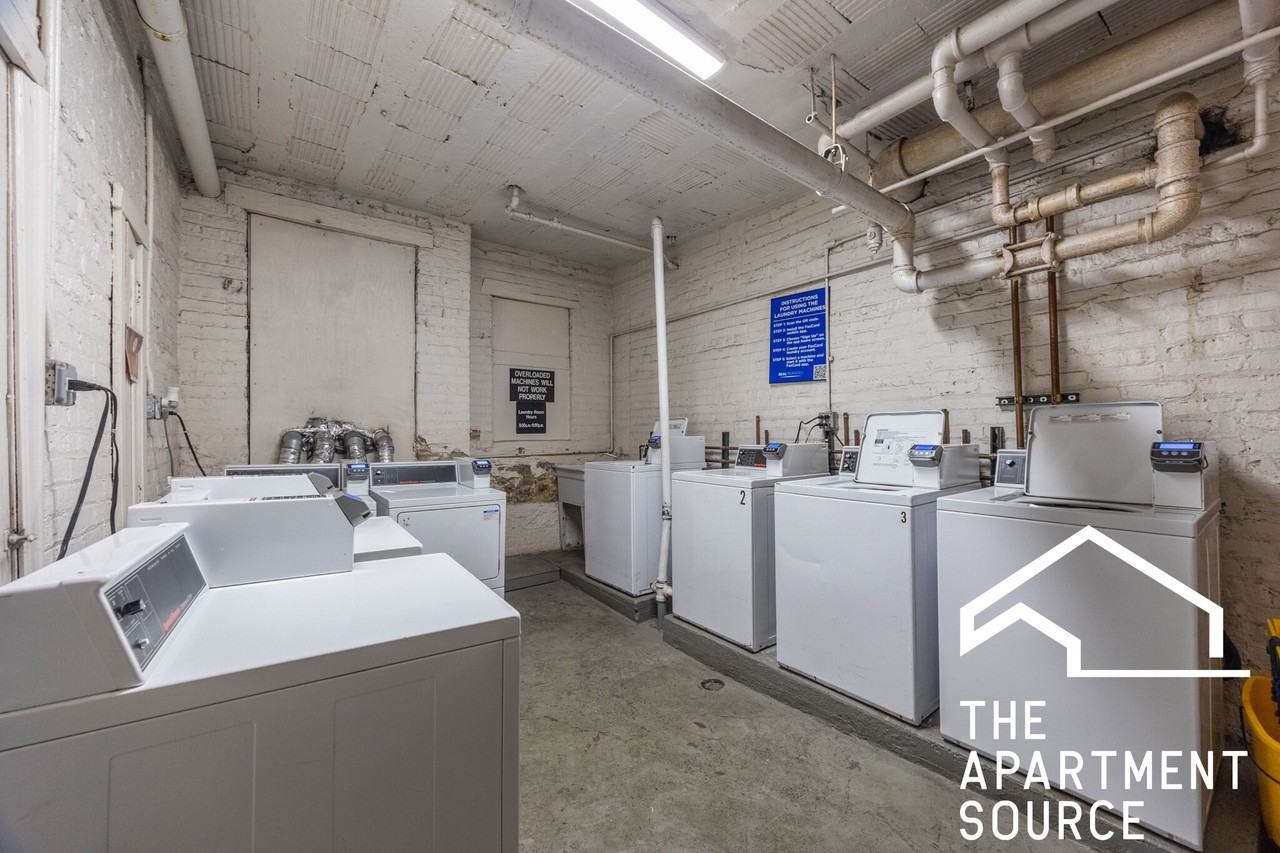 4614 N Paulina St #402 - Photo 6 of 6