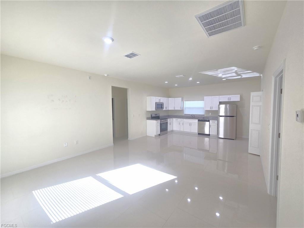 324 Mangonia Ave - Photo 4 of 8