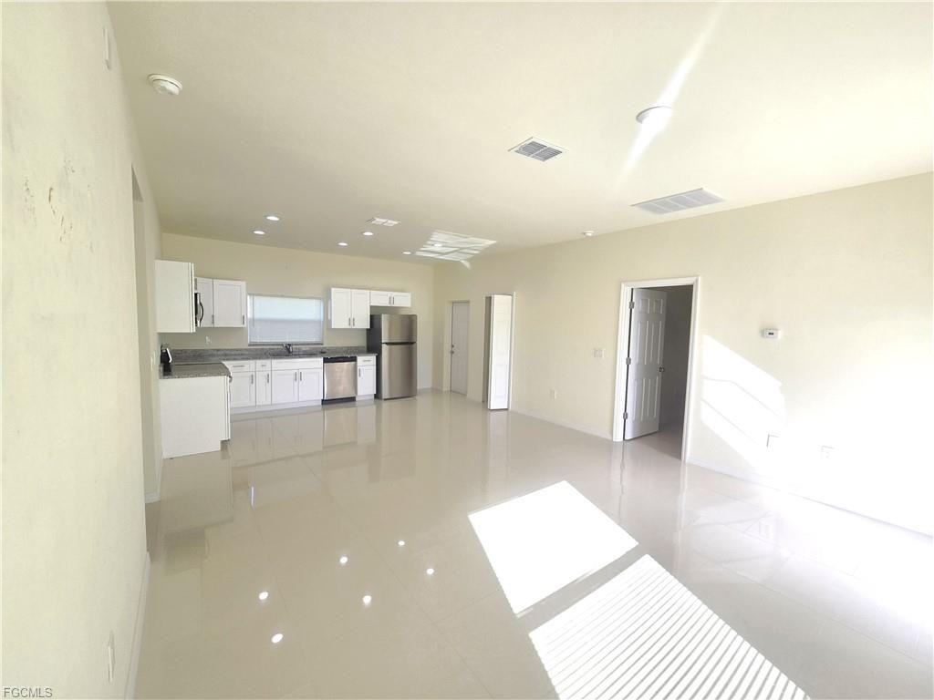 324 Mangonia Ave - Photo 5 of 8