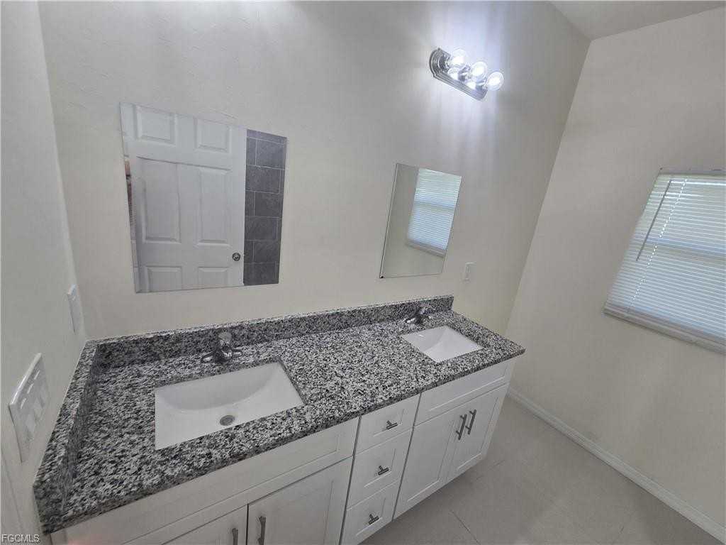 324 Mangonia Ave - Photo 7 of 8