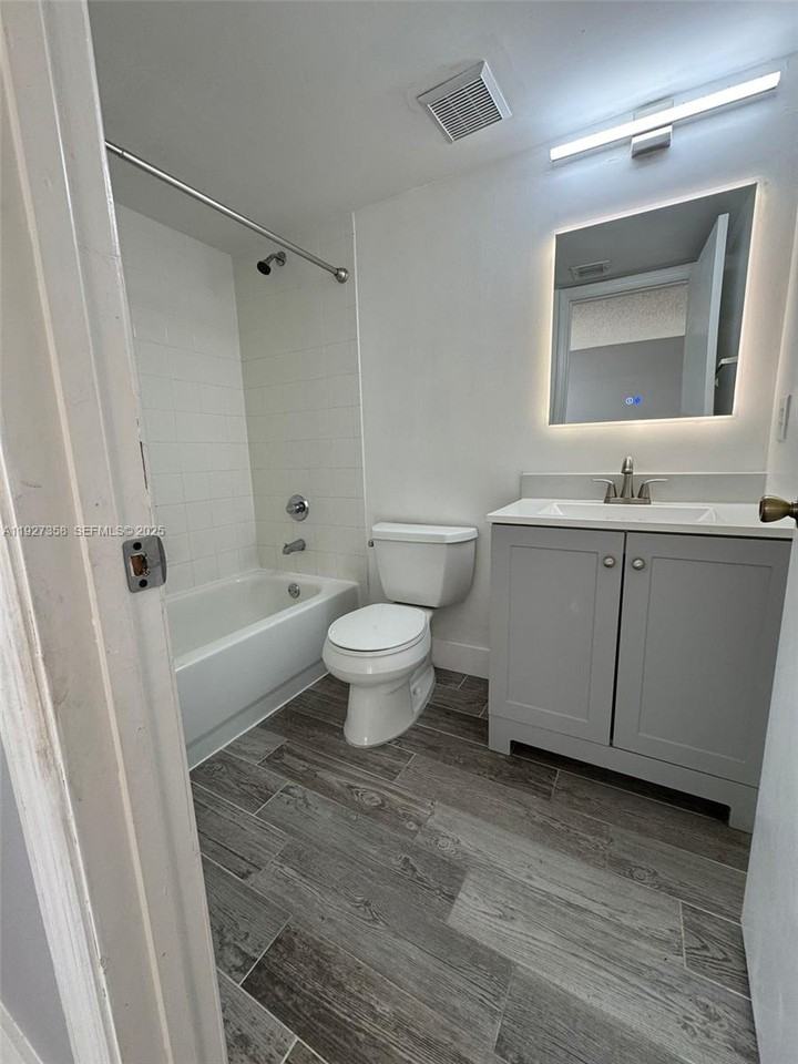 12605 Sw 54th Ct #12605 - Photo 5 of 8