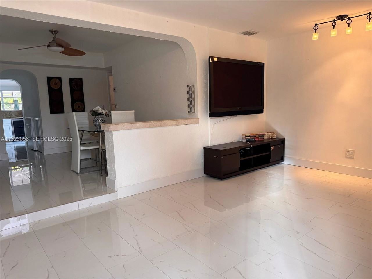 1773 Ne 50th St - Photo 4 of 6