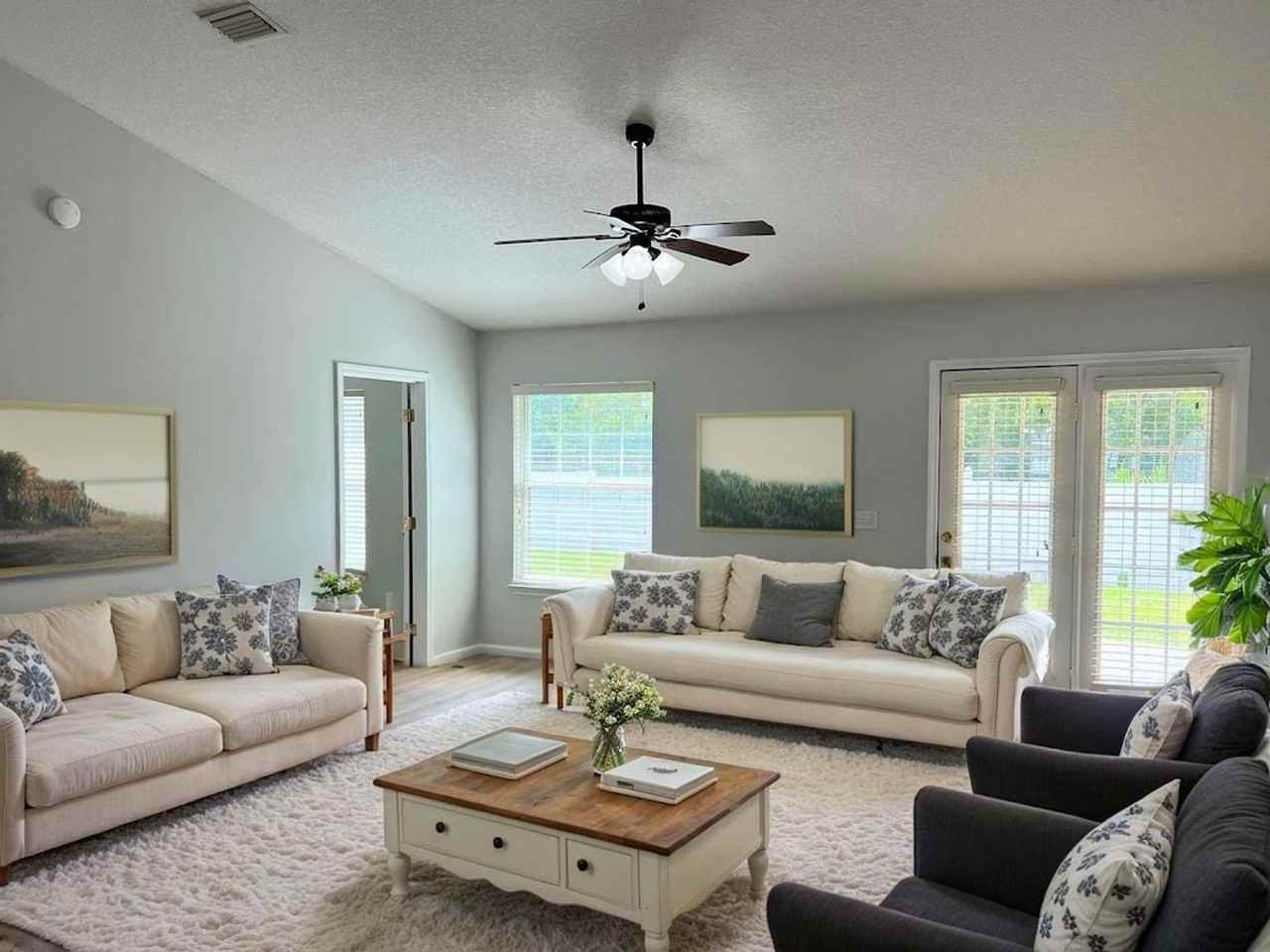 218 Royal Palms Avenue - Photo 3 of 27