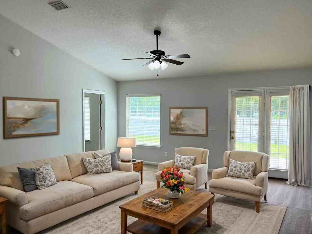 218 Royal Palms Avenue - Photo 4 of 27