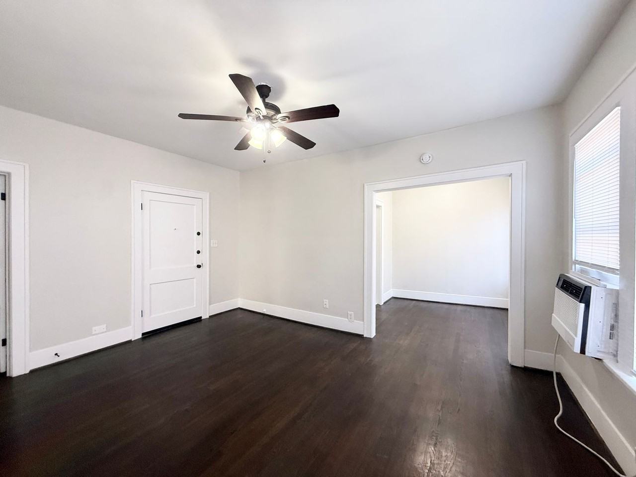 BERT - Photo 4 of 32