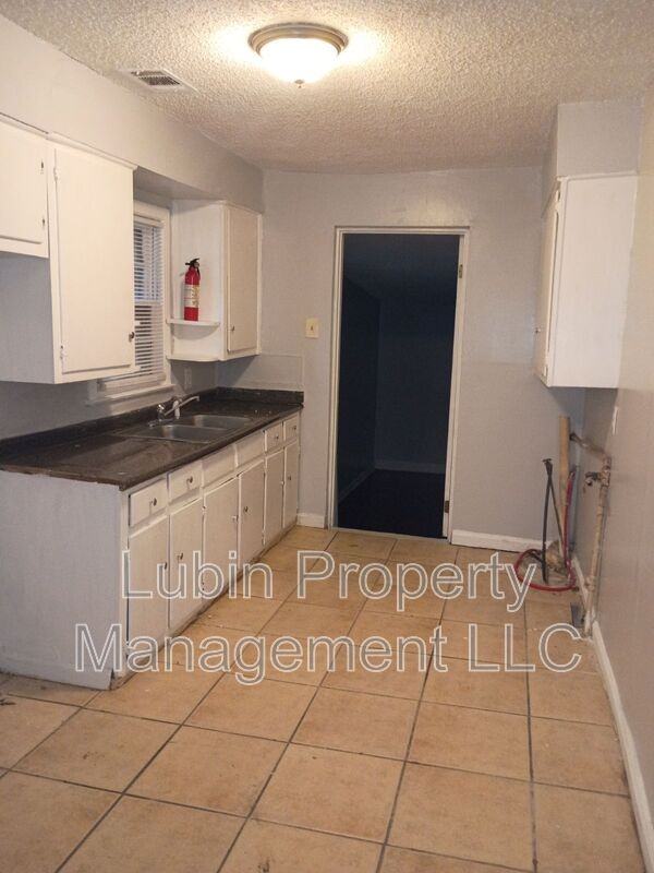 1578 Hope St - Photo 7 of 7