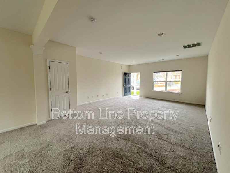 702 Perth Dr - Photo 2 of 18