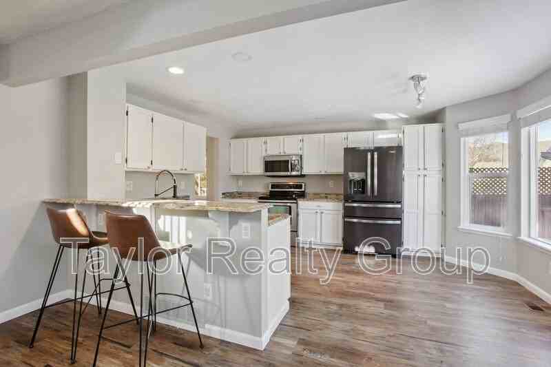 13324 Umatilla St - Photo 5 of 29