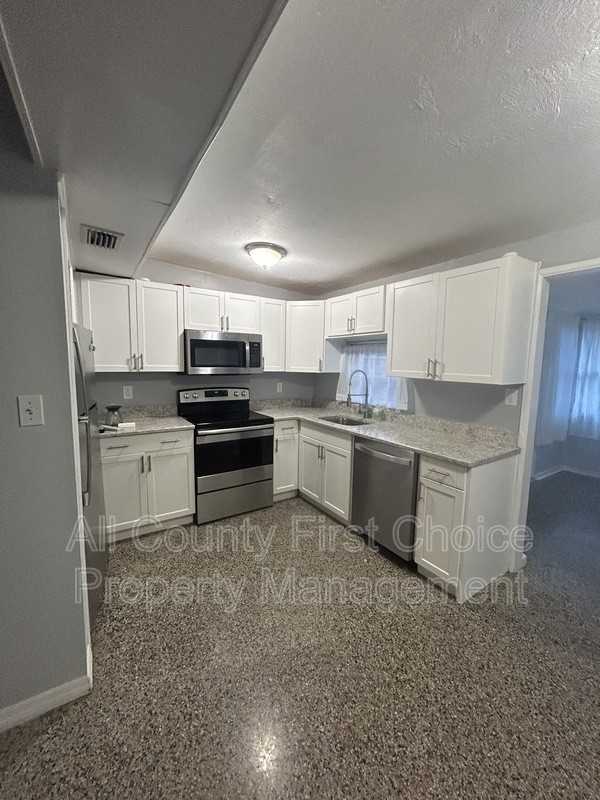 10373 111th Pl - Photo 2 of 16