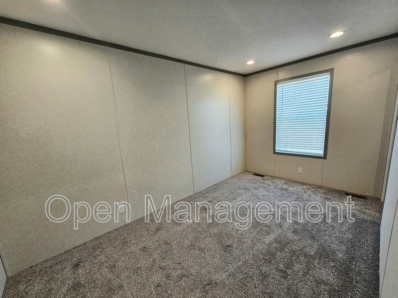 700 S 12th St - Photo 6 of 9