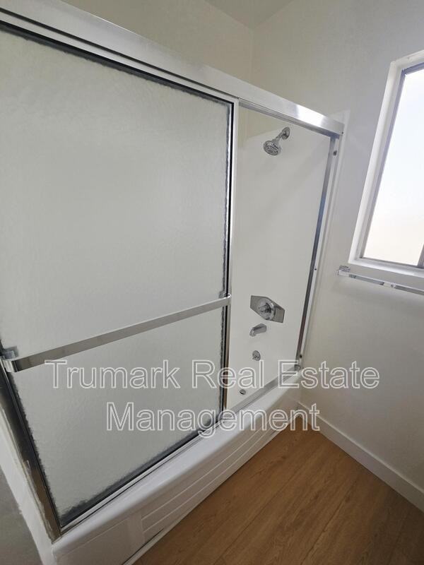 345 East Tujunga Avenue #M - Photo 6 of 21