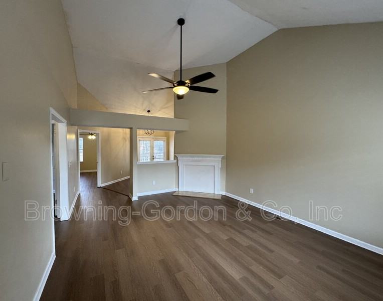 1111 Cedarhill Ct - Photo 2 of 17