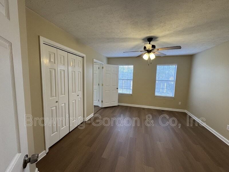 1111 Cedarhill Ct - Photo 5 of 17