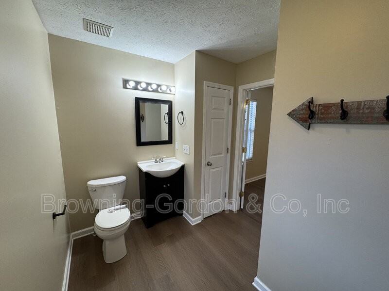 1111 Cedarhill Ct - Photo 7 of 17