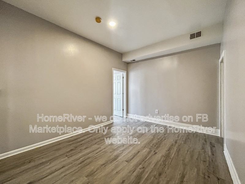 702 Dolphin St #2 - Photo 4 of 16