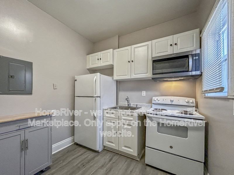 702 Dolphin St #2 - Photo 5 of 16