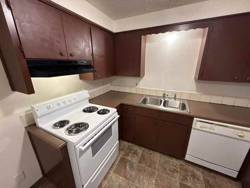 3919 Iberis St Ne - Photo 7 of 27