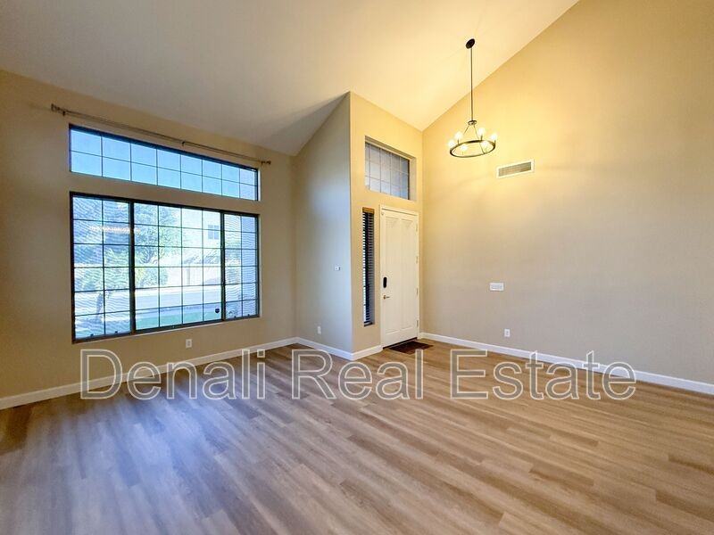 1432 S Apache Dr - Photo 5 of 47