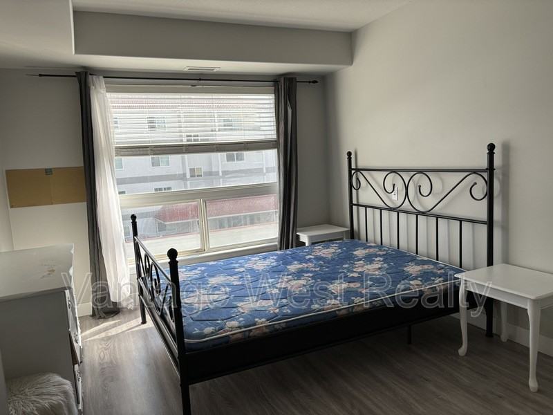 306 D Avenue - Photo 4 of 8