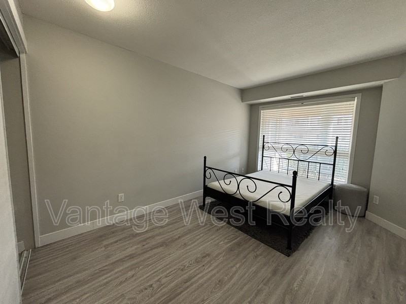 306 D Avenue - Photo 5 of 8