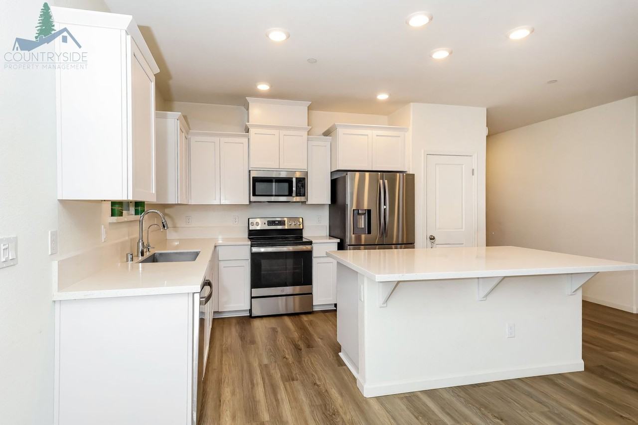 577 Bedfordshire Dr - Photo 5 of 28